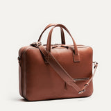 https://www.lundi-paris.com/cdn/shop/files/TIL3-sac-ordinateur-de-voyage-Tilio-en-cuir-pour-homme-cognac-8.jpg