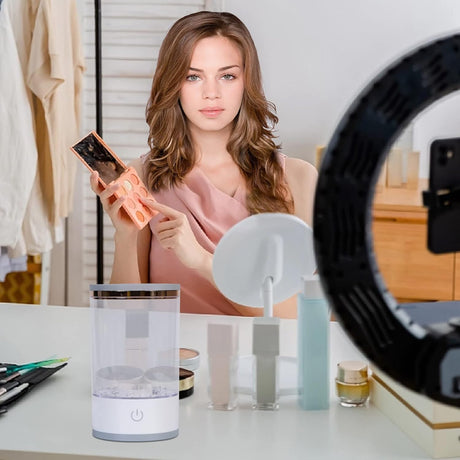 Electric Makeup Brush Cleaner Machine, Portable Automatic USB Cosmetic Brushes Cleaner for All Size Beauty Makeup Brush Set, Spinner Dryer Automatic Brush Cleaner (Transparent)